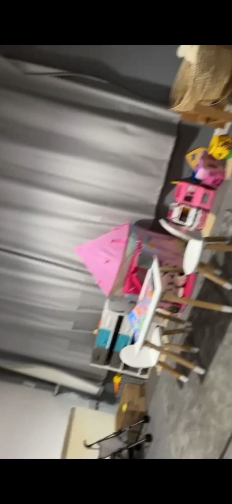 Kid toy storage unit and toys 