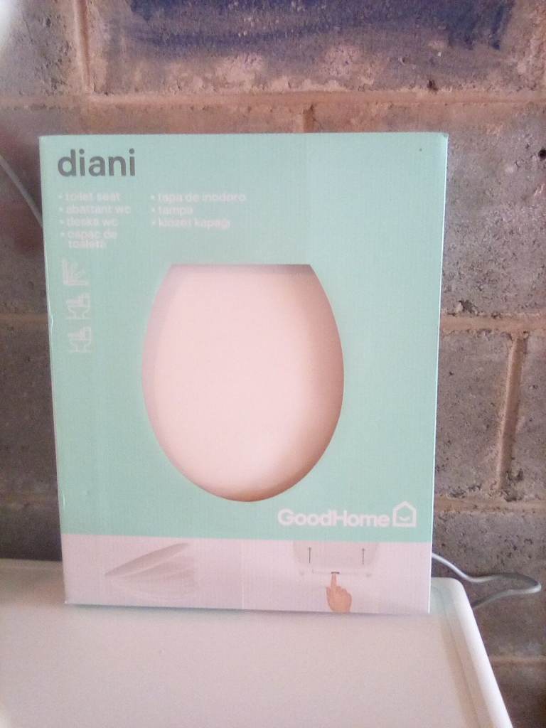 Brand new toilet seat