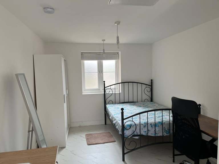1 Bed Independent Studio