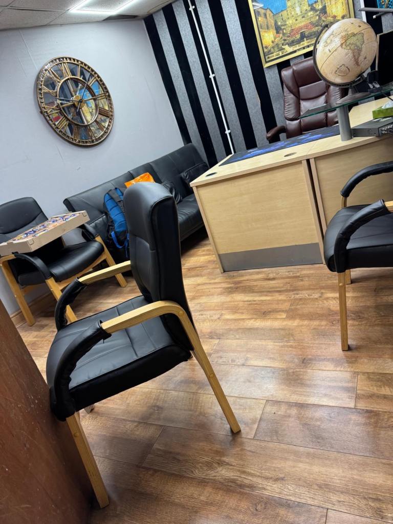 Office / Room To LET / ( BILLS INCLUDED)