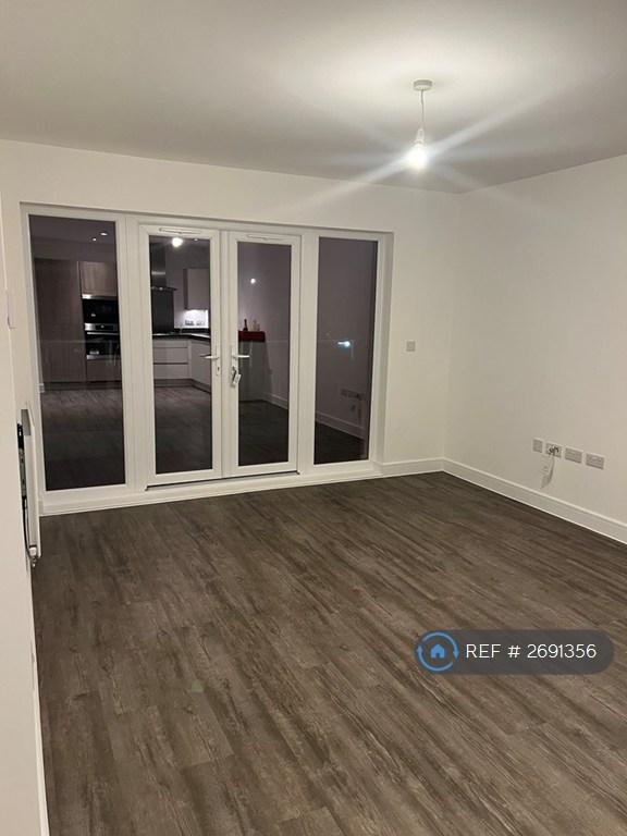 2 bedroom flat in Weldon, Swanscombe, DA10 (2 bed) (#2691356)