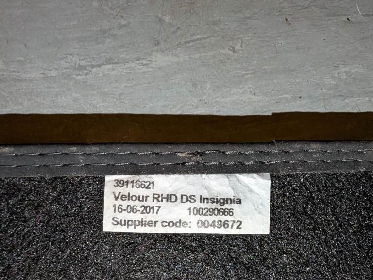 GENUINE VAUXHALL INSIGNIA ESTATE  SET 4 FRONT REAR   BLACK CARPET FLOOR MATS