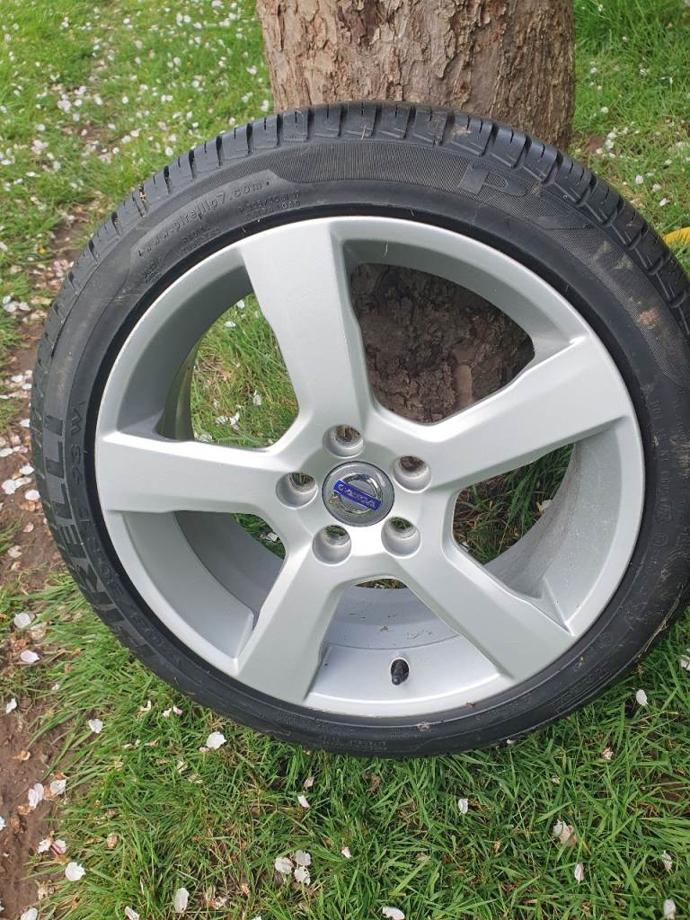 Volvo V50 alloy wheel and Pirelli tyre