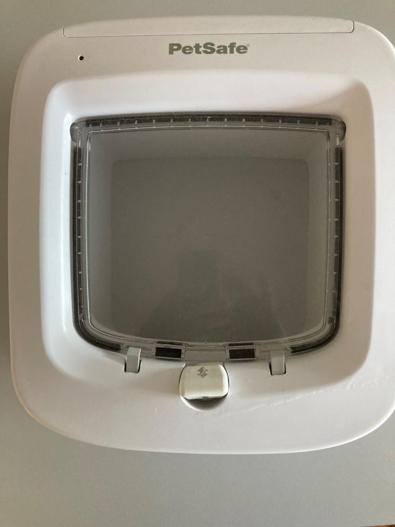PetSafe Microchip Cat Flap – White, As Good As New