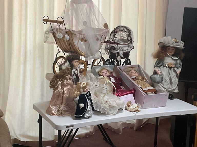 PORCELAIN DOLL COLLECTION 