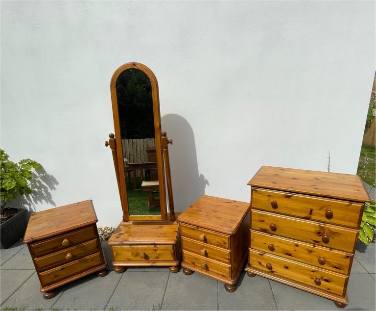 Bedroom Dresser set and floor standing mirror with drawer