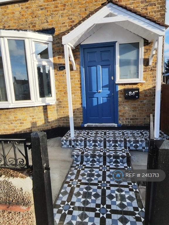 3 bedroom house in Clive Road, Enfield, EN1 (3 bed) (#2413713)
