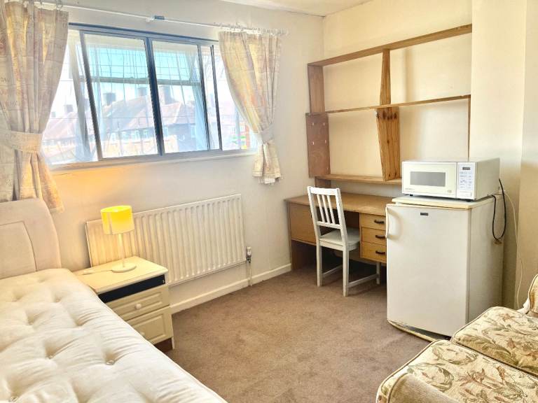 Feltham:  Newly decorated room in houseshare