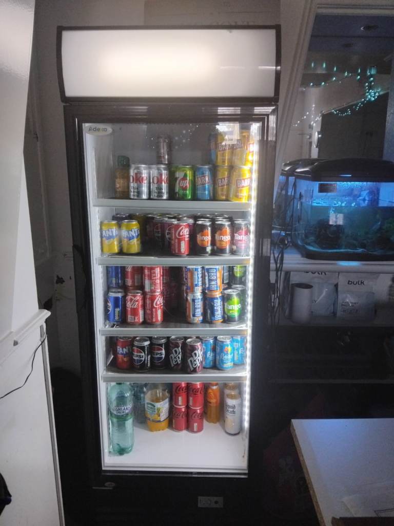 Large drinks display fridge £175