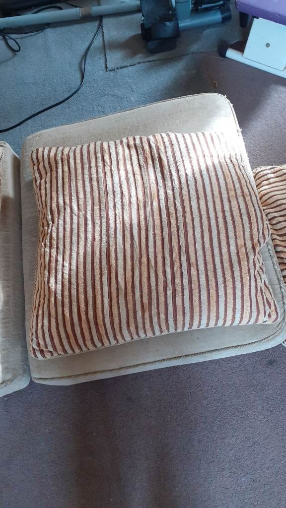 4 very large matching Cushions with removeable covers