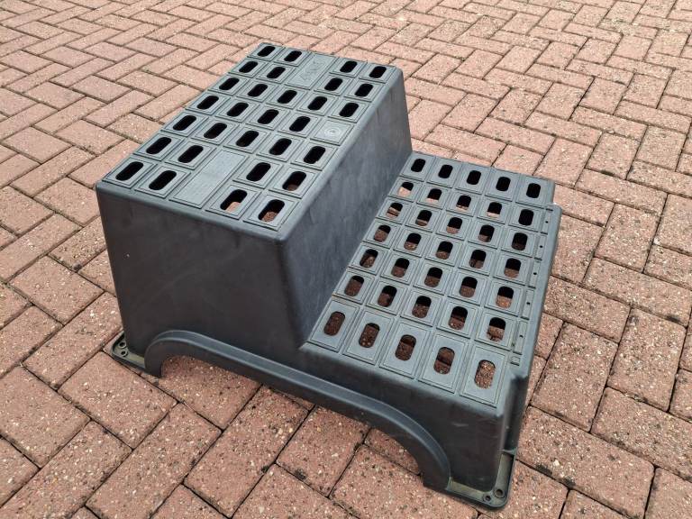 DOUBLE BLACK PLASTIC STEP