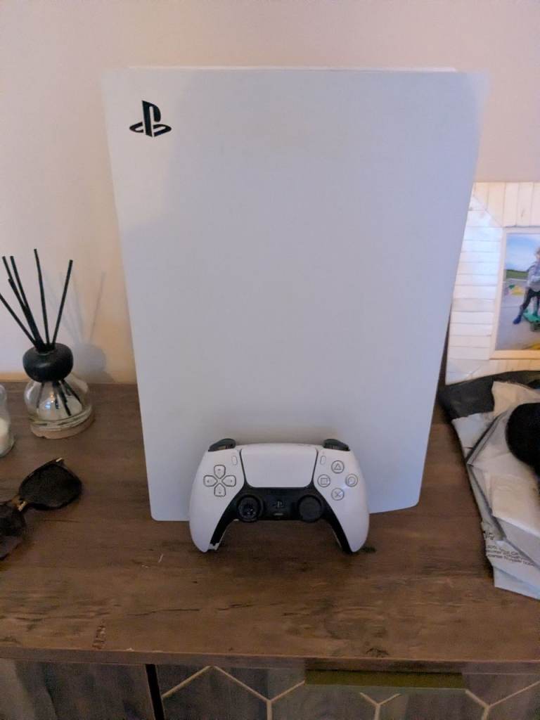 Ps5 disc edition (works perfect), controller, leads - can deliver local £10