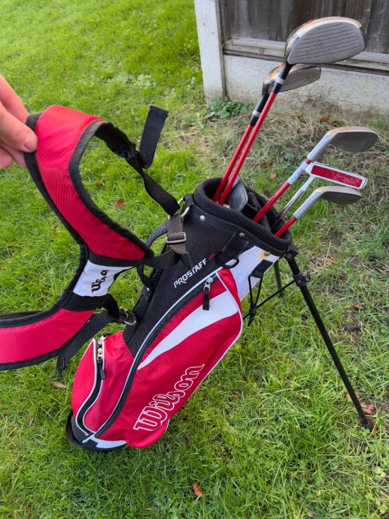 Wilson Pro Staff Kids set with Stand Bag, Driver, Fairway Wood, Sand wedge, 5 Iron, Putter 