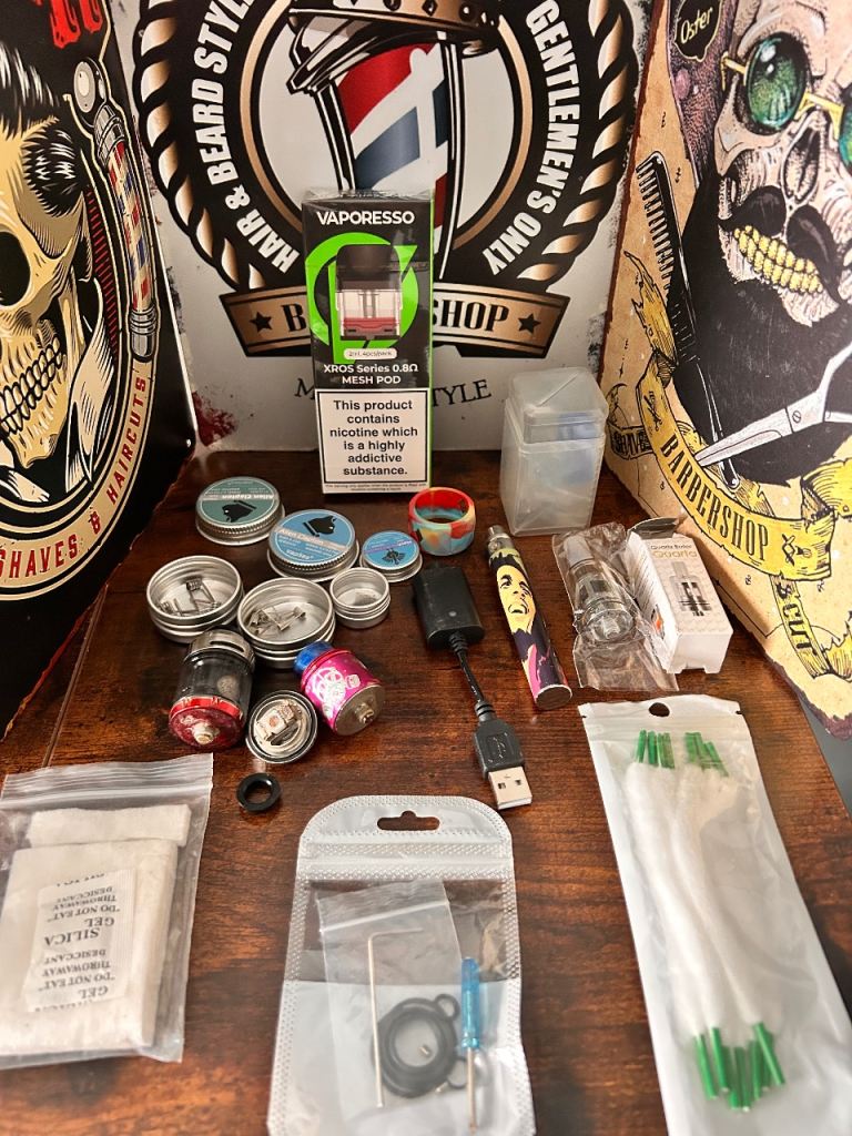 Vaporesso XROS Series 0.8Ω Mesh Pods and Vaping Accessories Bundle
