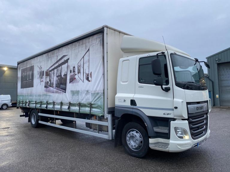 2019/19 DAF CF 18 TONNE CURTAINSIDER SLEEPER CAB WITH TUCK UNDER TAIL LIFT