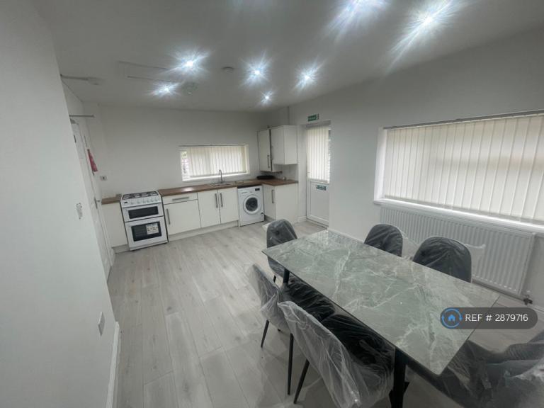 6 bedroom house in Langdale Road, Birmingham, B43 (6 bed) (#2879716)