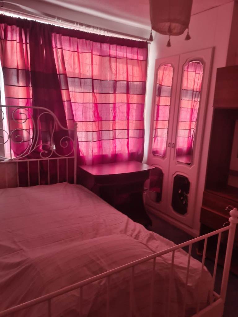 One Medium Room for Rent in Rainham, London ( Ready to move )