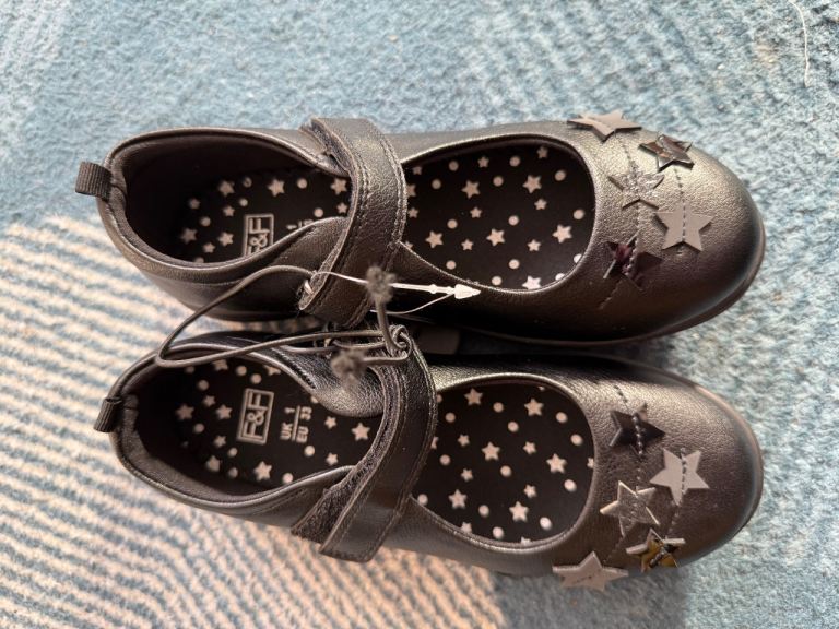 New F & F girls black shoe size 1