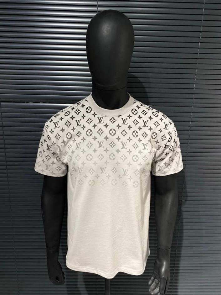 Louis Vuitton Black T-Shirt with Monogram Pattern – New