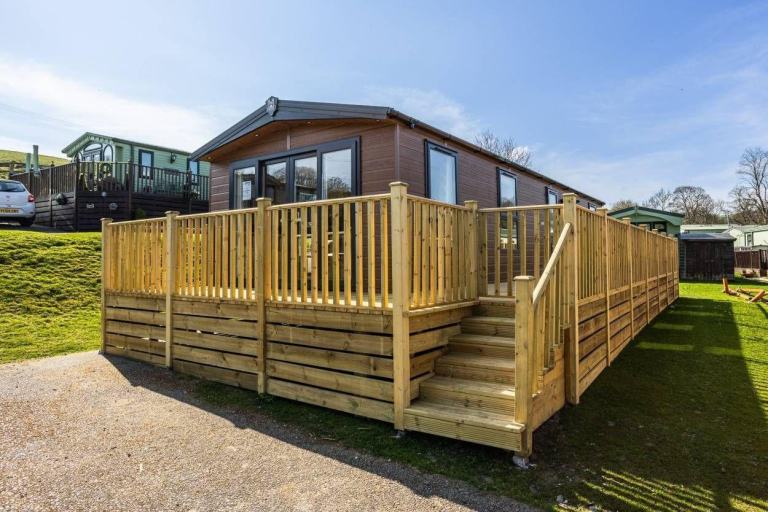 Bronte Norwood - Pond View New  in Haworth  - Lodge / Caravan 