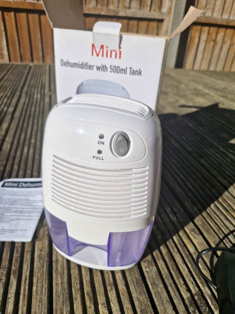 Mini dehumidifier with 500ml tank