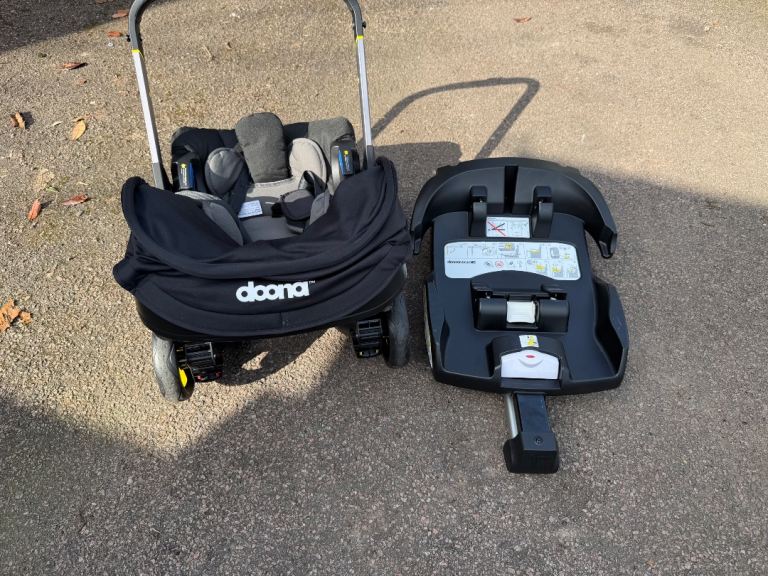 Doona i Infant Car Seat Stroller & i Isofix Base Nitro Black