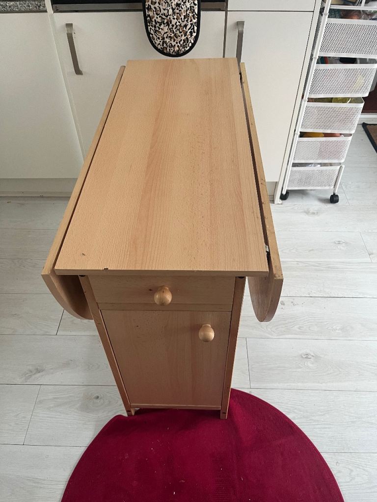 Foldable table and chairs 