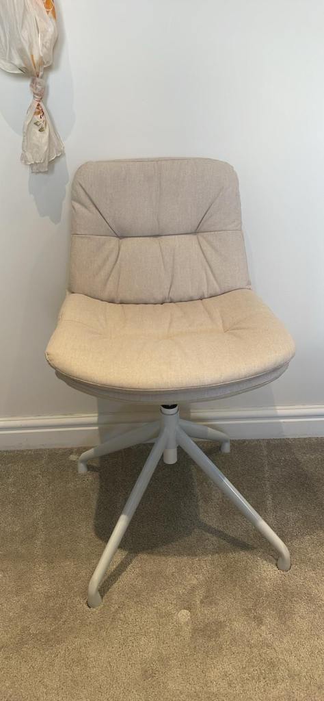 Comfortable Beige Office Chair – perfect Condition