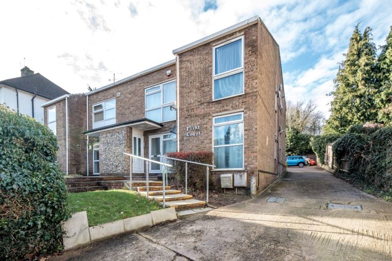 1 Bedroon Flat With Parking