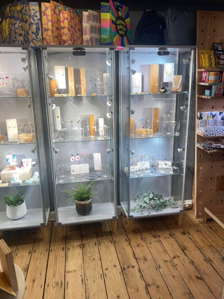 Glass Jewellery Cases - with lights for pick up in London, SW9