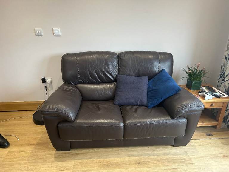 Brown Leather 2-seater Sofa. 165x87cm. Good condition.