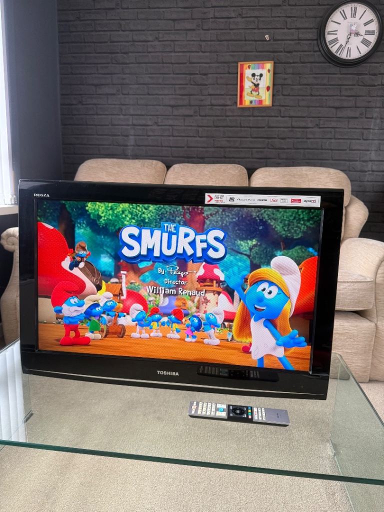 32 inch Toshiba Freeview Tv with Wall Bracket
