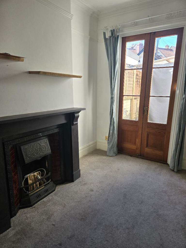 Large double room on Gloucester Rd