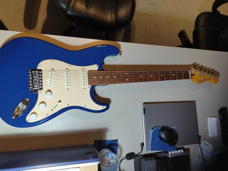 Blue Electric Guitar + folder