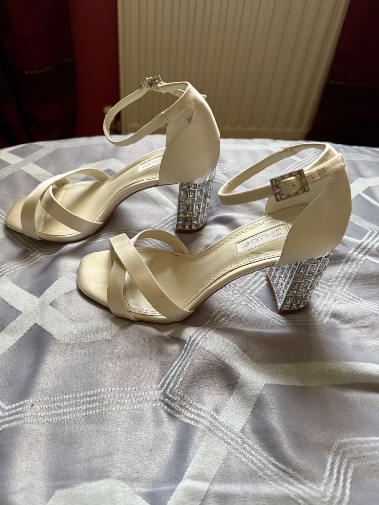 Ivory Wedding Sandals - Size 4