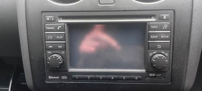 Nissan Qashqai mk1 j10 head unit sat nav reverse radio cd player with code 