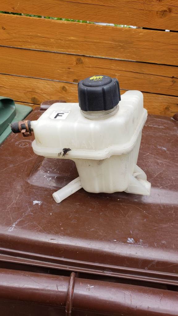 Nissan quashqai coolant expansion tank