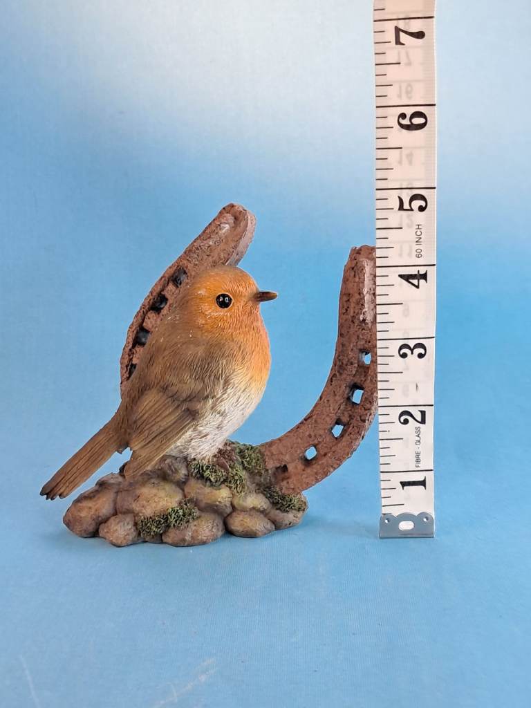 Very nice  bird. (Gecko Vivid Arts Garden Ornament Indoor Outdoor).good condition. 