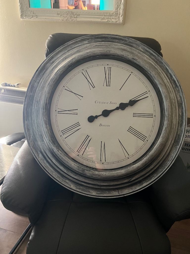 Very large wall clock 