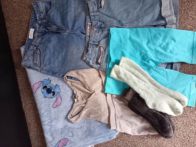 Bulk bag of mainly size 8 clothes 