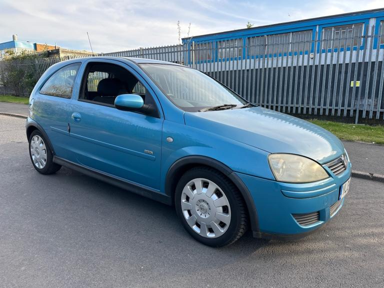 2004 Vauxhall Corsa 1.4i 16V Design 3dr Auto HATCHBACK Petrol Automatic
