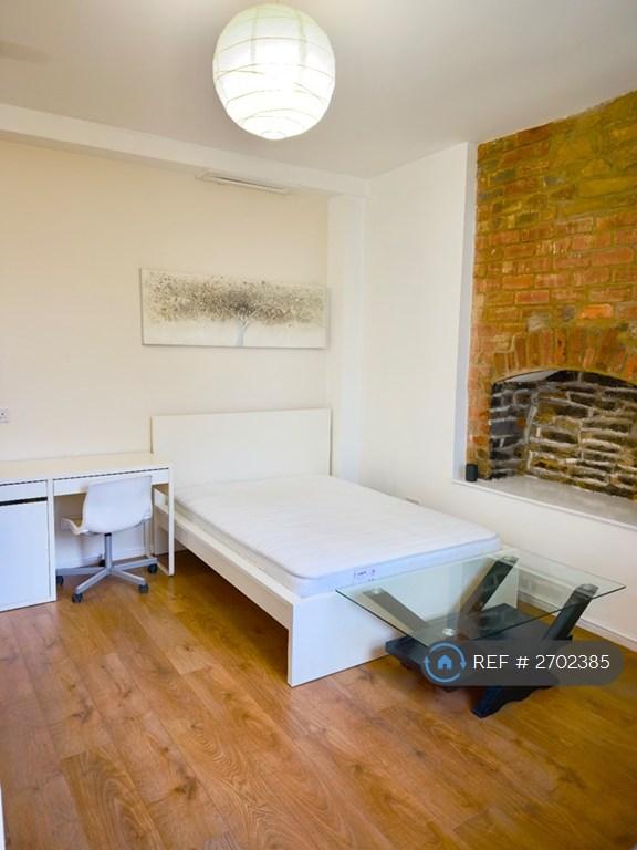 Studio flat in Crookesmoor Road, Sheffield, S10 (#2702385)