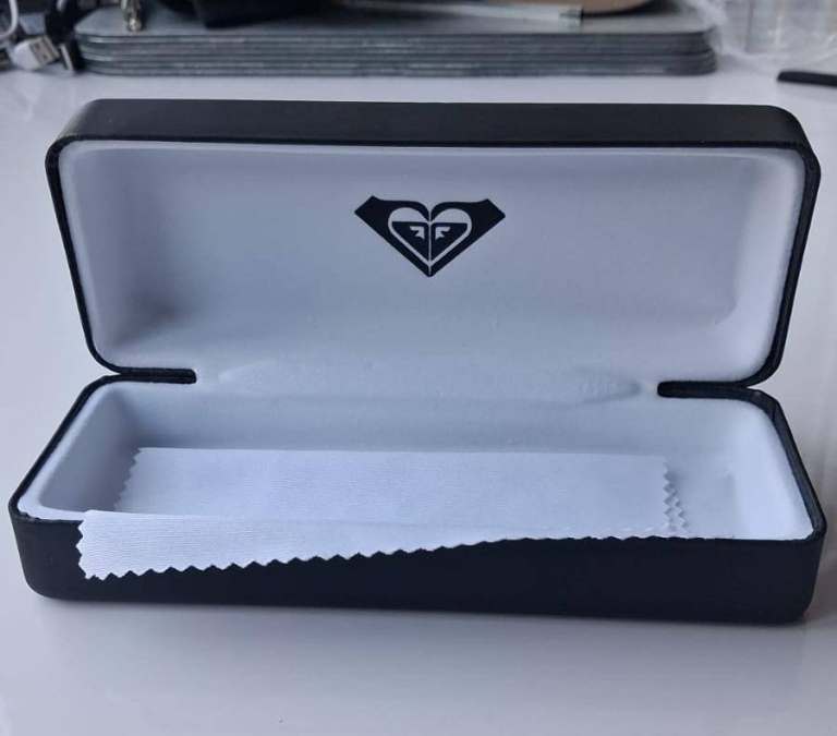 Roxy black glasses sunglasses case and cloth