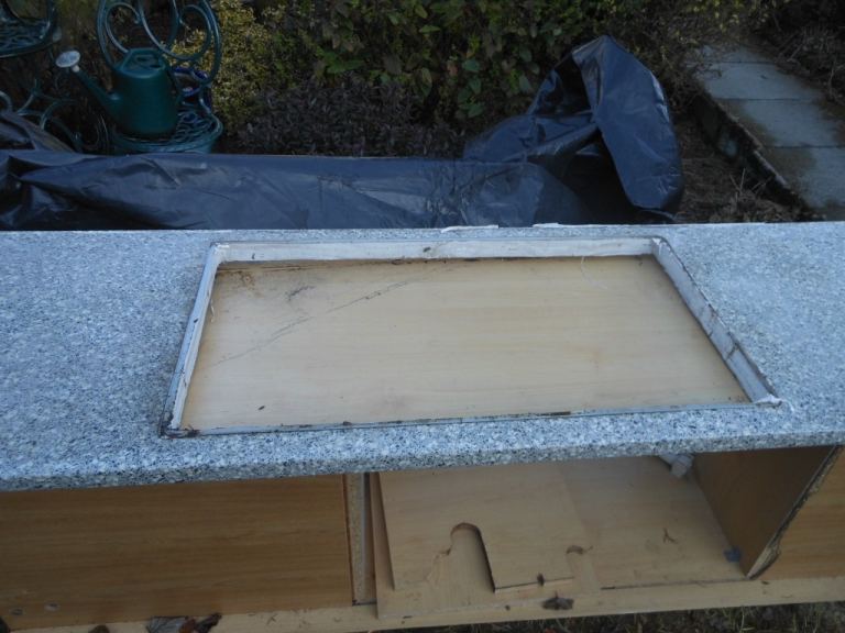 Worktop with cut out for s/s sink 