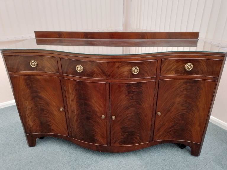 Sideboard.