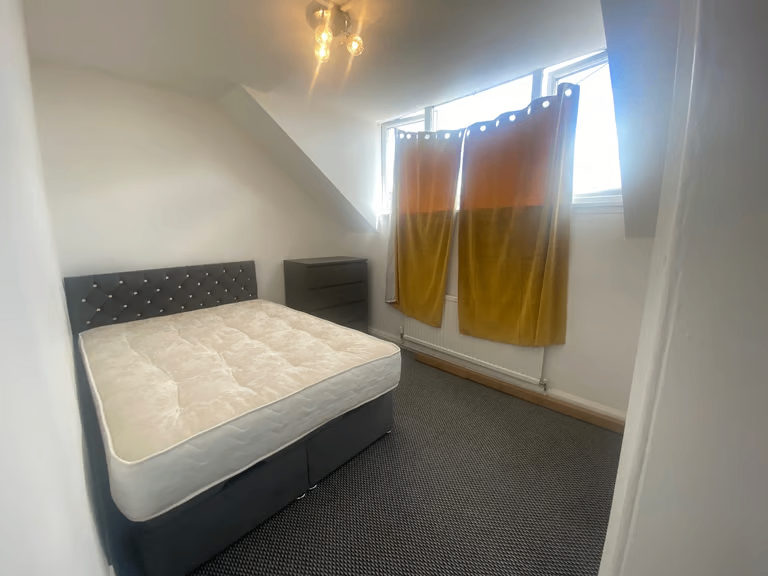 Spacious & Cosy double room for rent LS9 8PQ