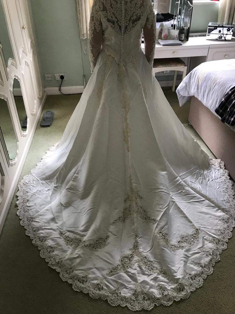 Wedding dress