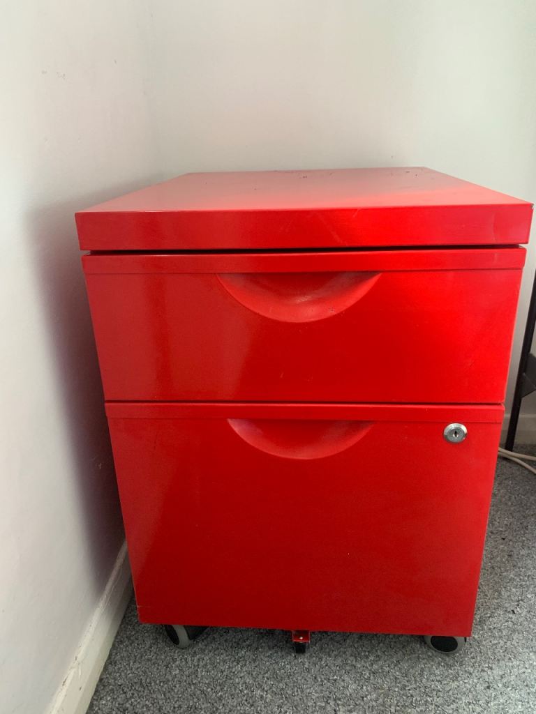 Filing cabinet 