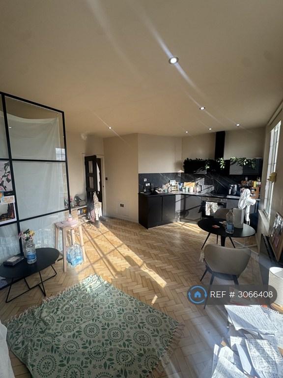 1 bedroom flat in The Headrow, Leeds, LS1 (1 bed) (#3066408)