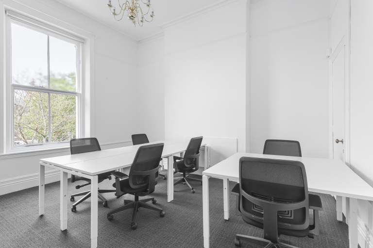 Coventry - CV12DY \ Fully Furnished Office with 5 Desks